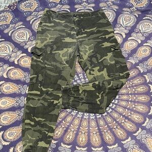 Windsor Women's Green Camouflage Ankle Cargo Pants